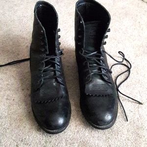ARIAT boots size 8 and 1/2
